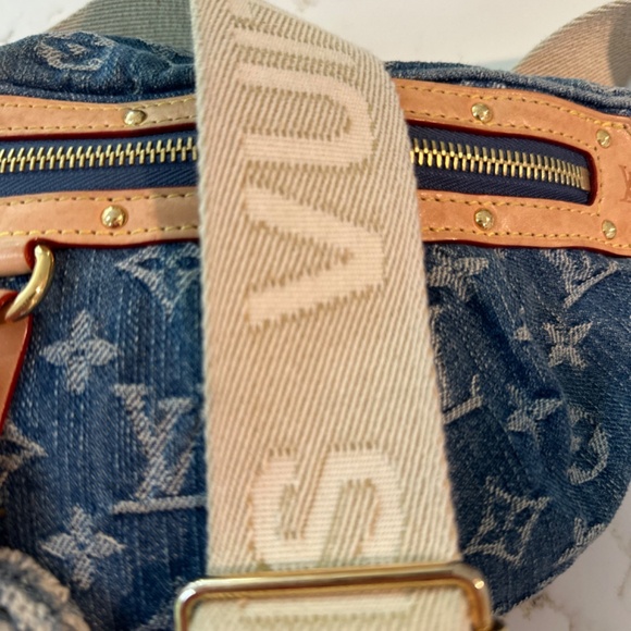 EEEEKKK!!  Louis Vuitton High Rise Bum Bag 100% Auth!!!! Receipts - Picture 4 of 13